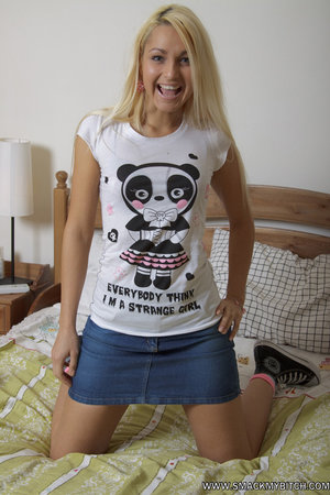 18 year old girl Nicole Ray showing off her tits and twat on golf course